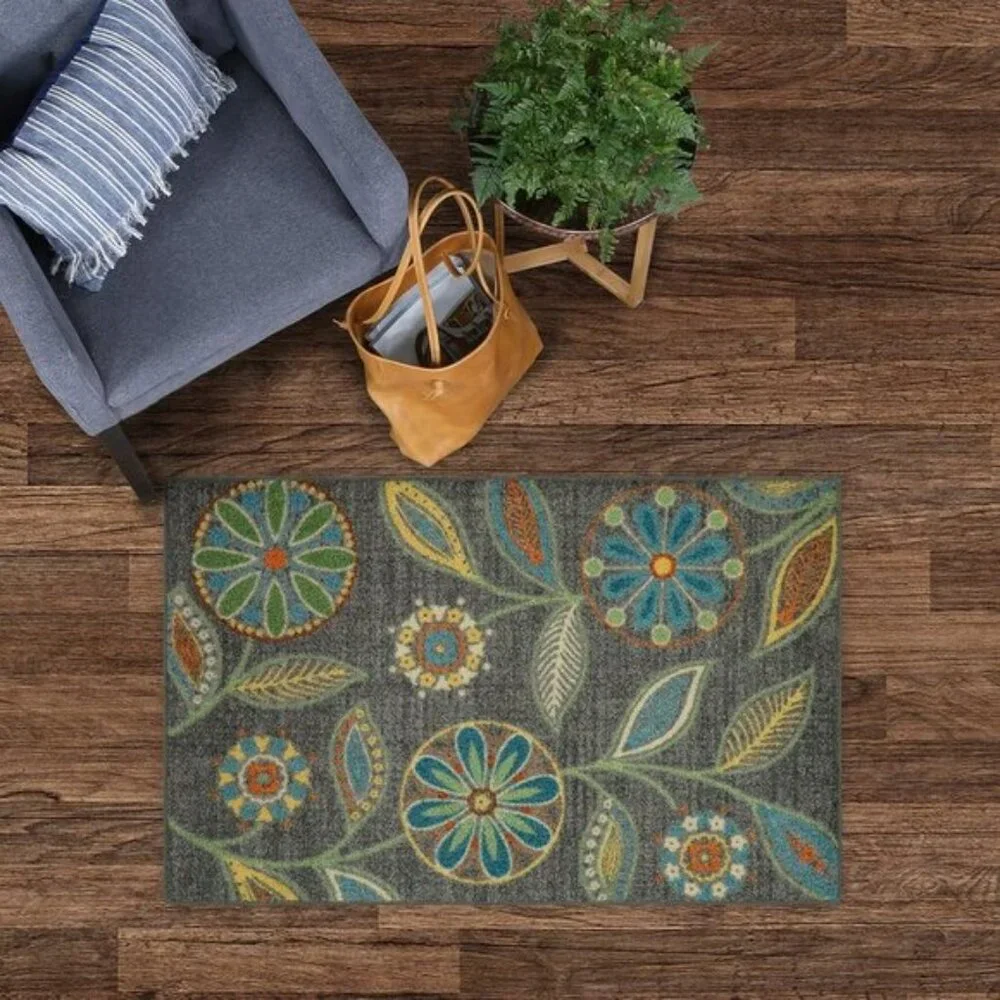 2.6 x 3.10 ft Reggie Floral Area Rug, Non-Skid Accent Carpet for Entry & Home